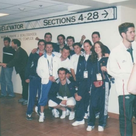2002 - Ο Προπονητής Εθνικής Ομάδας Κώστας Αντωνακόπουλος με τους Αθλητές